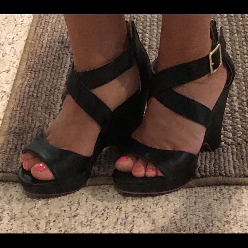 Black wedge heels